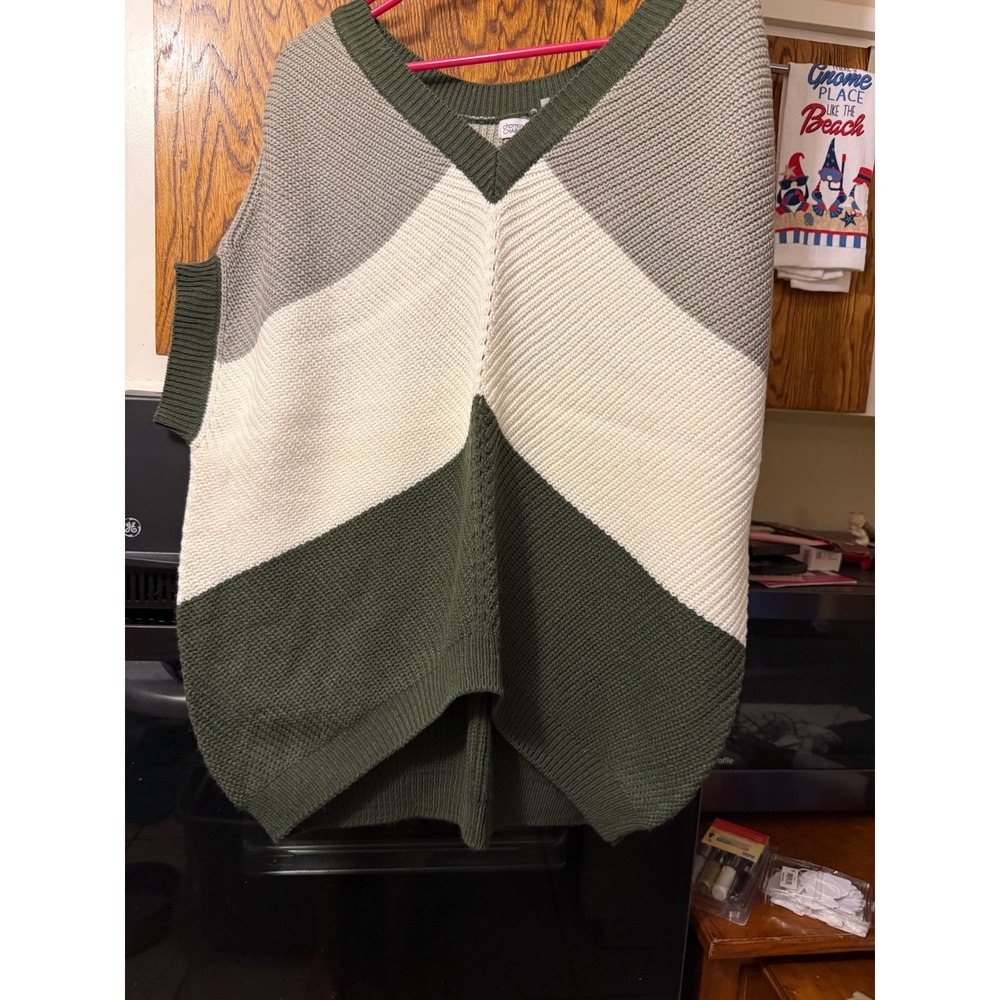 Charming Charlie Colorblock Sweater Vest‎ Green Cream Grey V-Neck Oversized Top